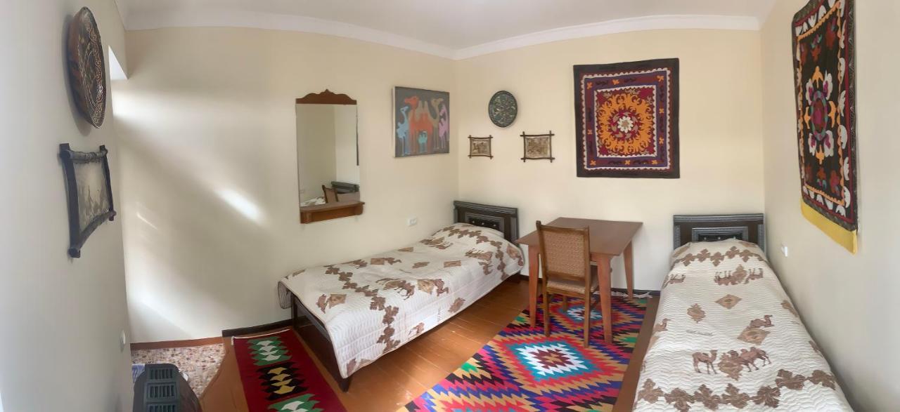 בוקורו Art Guest House Usto מראה חיצוני תמונה