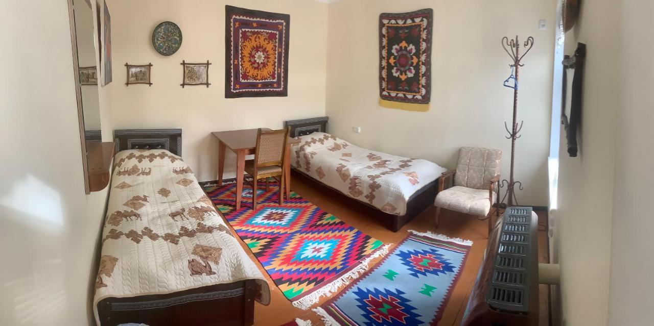 בוקורו Art Guest House Usto מראה חיצוני תמונה