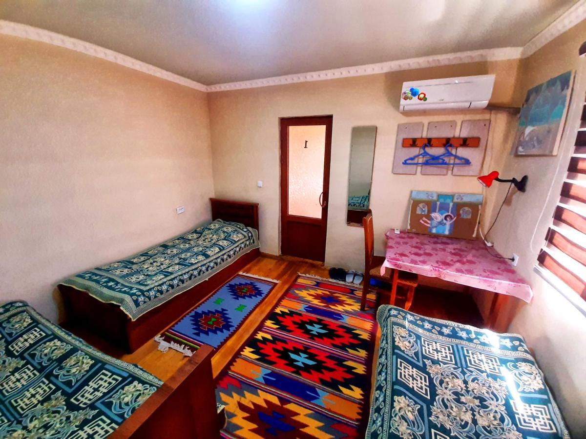 בוקורו Art Guest House Usto מראה חיצוני תמונה