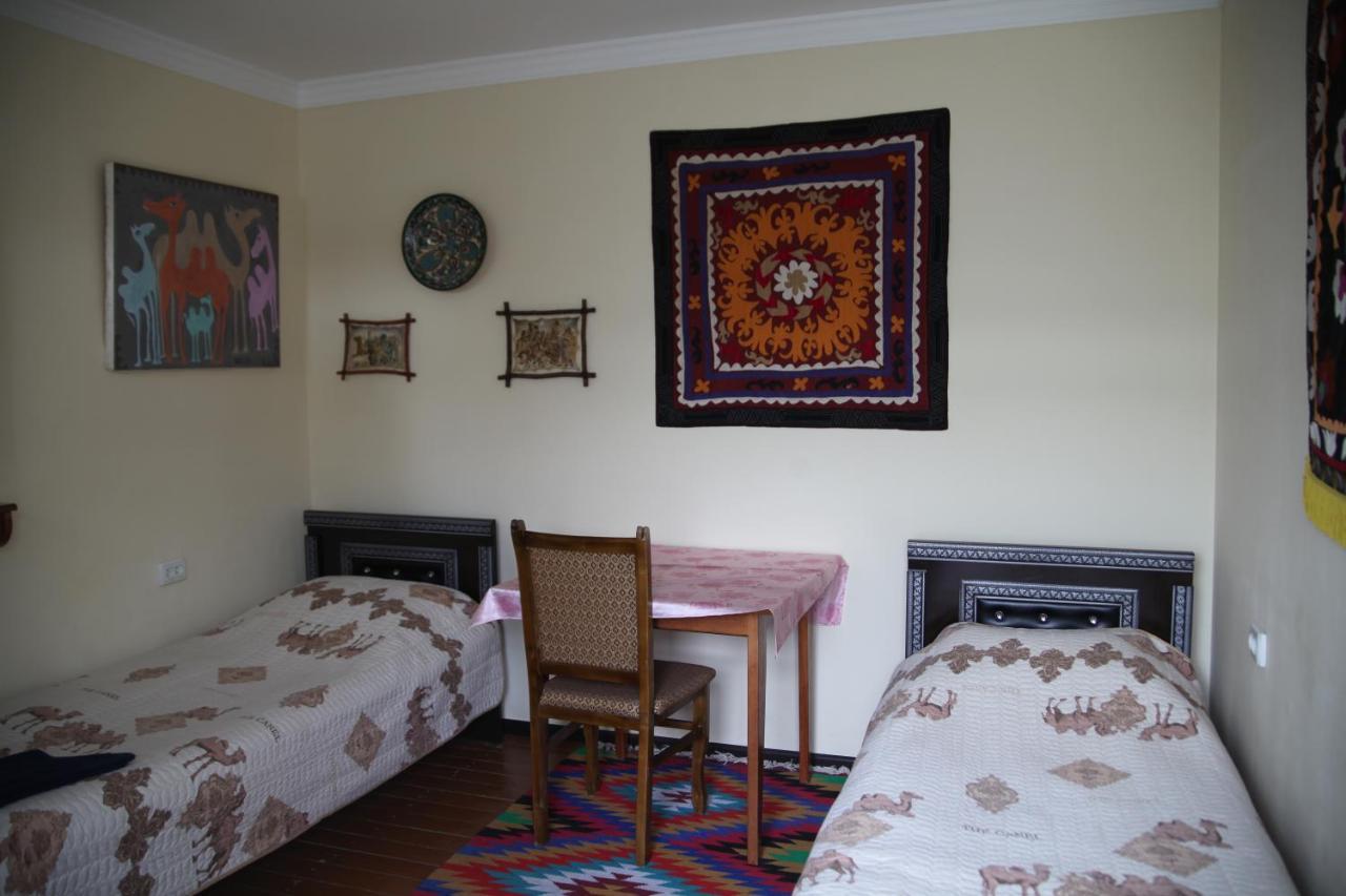 בוקורו Art Guest House Usto מראה חיצוני תמונה