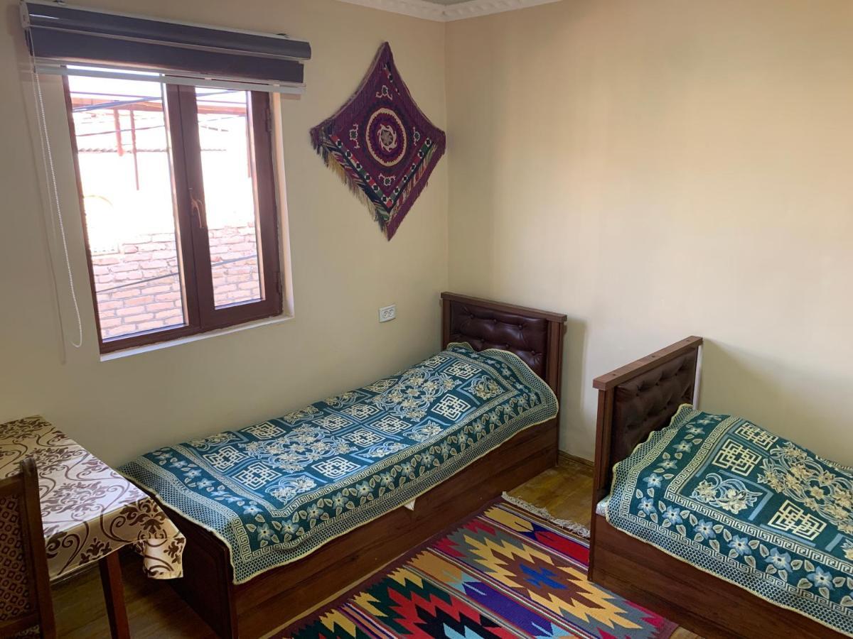 בוקורו Art Guest House Usto מראה חיצוני תמונה
